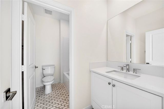 1649 W Lincoln 101, Anaheim, CA 92801