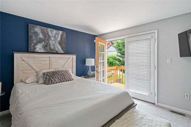 330 Duss Ave, Ambridge, PA 15003