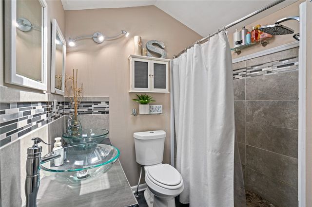 330 Duss Ave, Ambridge, PA 15003