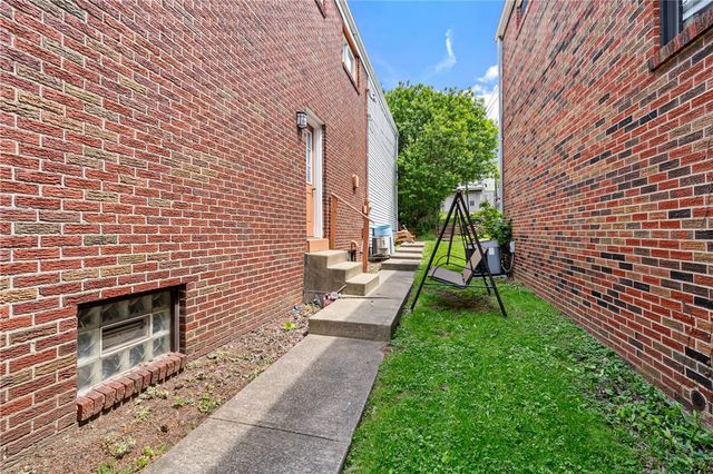 330 Duss Ave, Ambridge, PA 15003