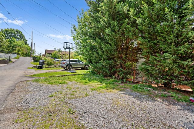 330 Duss Ave, Ambridge, PA 15003