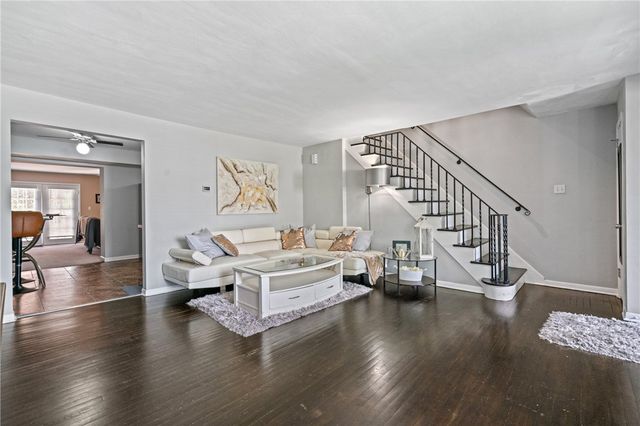 330 Duss Ave, Ambridge, PA 15003