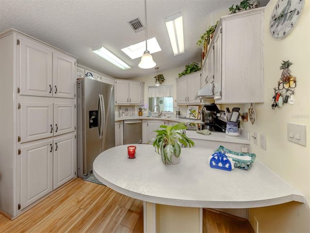 452 SHARKS POINT, North Port, FL 34287