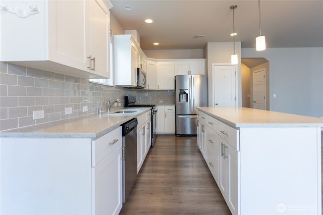 9977 Jackson Street SE, Yelm, WA 98597