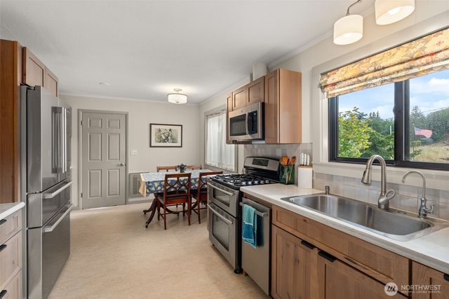 304 Monroe Street S, South Bend, WA 98586