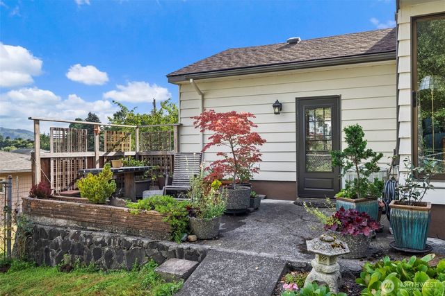 304 Monroe Street S, South Bend, WA 98586