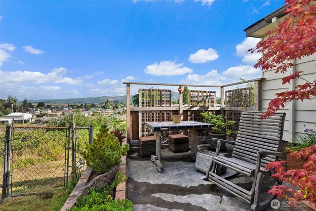 304 Monroe Street S, South Bend, WA 98586