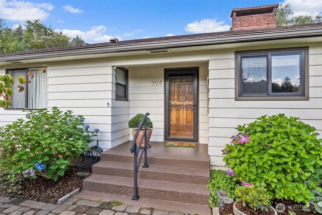 304 Monroe Street S, South Bend, WA 98586