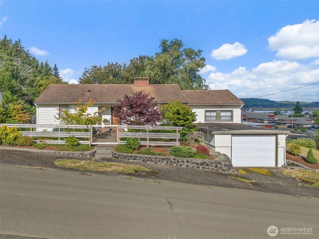 304 Monroe Street S, South Bend, WA 98586