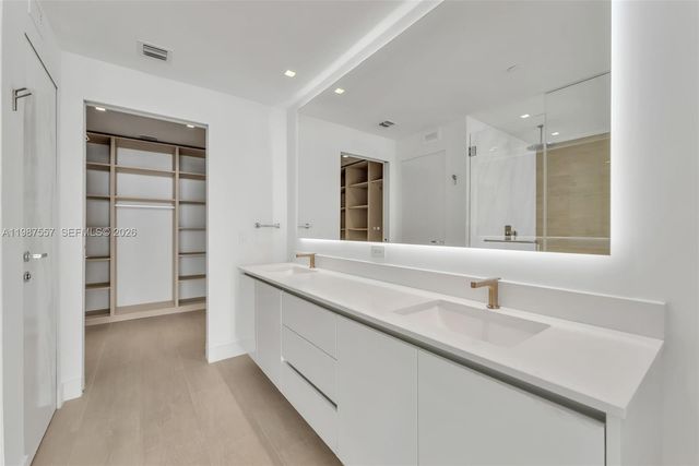 700 NE 24th st 1207, Miami, FL 33137