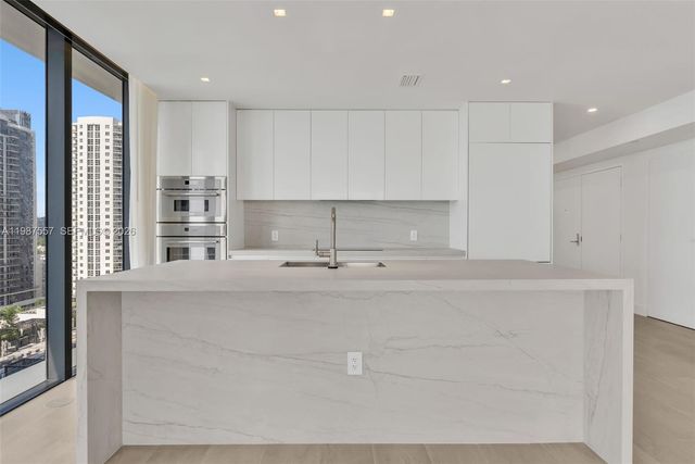 700 NE 24th st 1207, Miami, FL 33137