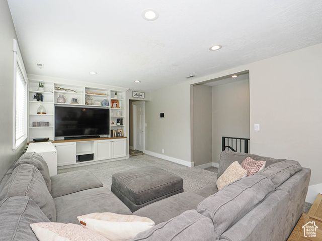 8935 S SHEFFIELD WAY, Sandy, UT 84093