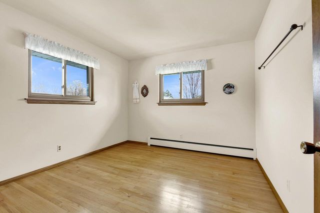 W174N9433 Devon Wood ROAD, Menomonee Falls, WI 53051