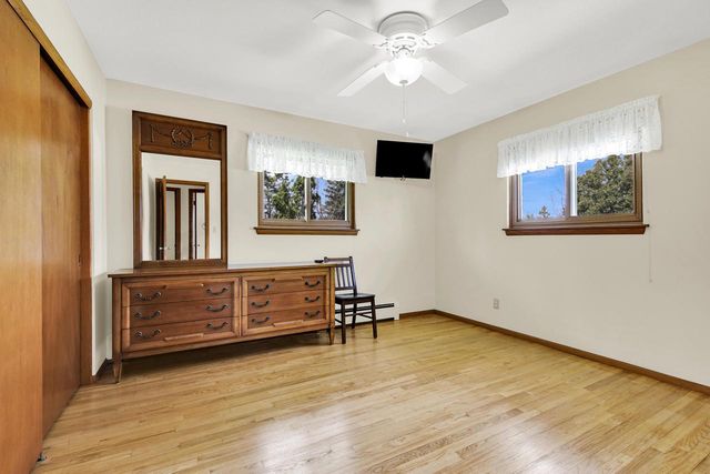 W174N9433 Devon Wood ROAD, Menomonee Falls, WI 53051