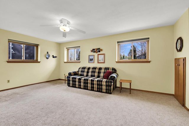 W174N9433 Devon Wood ROAD, Menomonee Falls, WI 53051