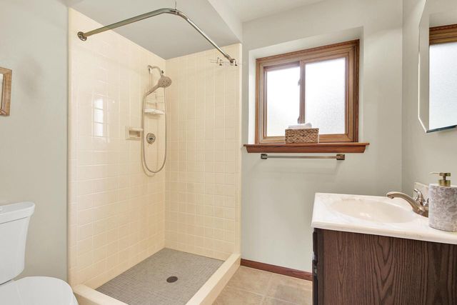 W174N9433 Devon Wood ROAD, Menomonee Falls, WI 53051