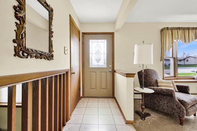 W174N9433 Devon Wood ROAD, Menomonee Falls, WI 53051
