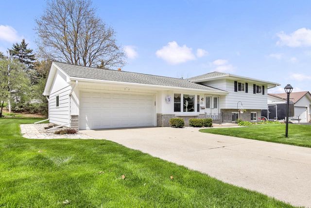 W174N9433 Devon Wood ROAD, Menomonee Falls, WI 53051