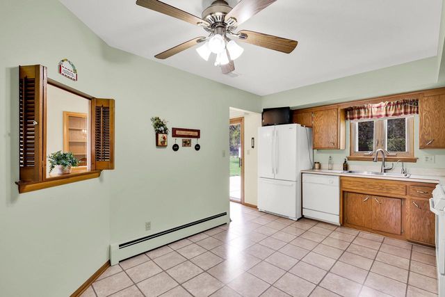W174N9433 Devon Wood ROAD, Menomonee Falls, WI 53051
