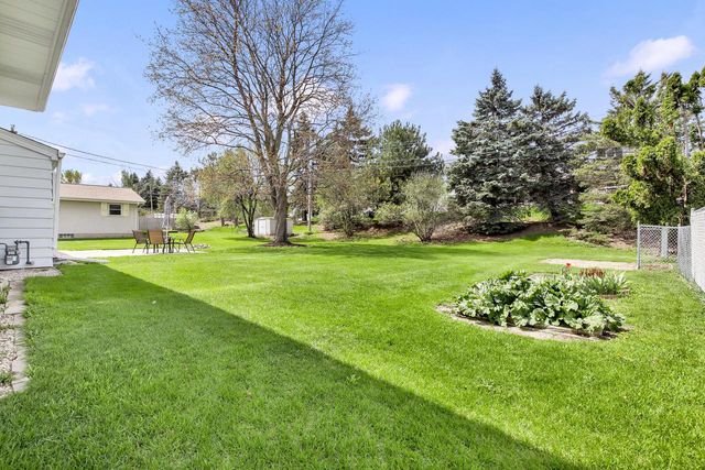 W174N9433 Devon Wood ROAD, Menomonee Falls, WI 53051