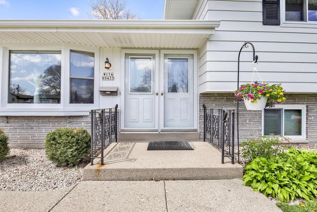 W174N9433 Devon Wood ROAD, Menomonee Falls, WI 53051