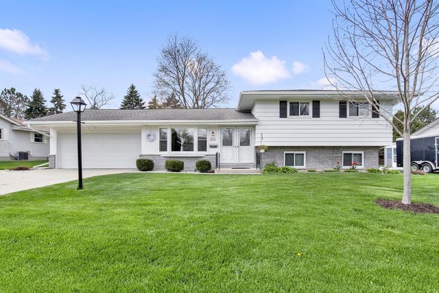 W174N9433 Devon Wood ROAD, Menomonee Falls, WI 53051