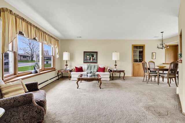 W174N9433 Devon Wood ROAD, Menomonee Falls, WI 53051
