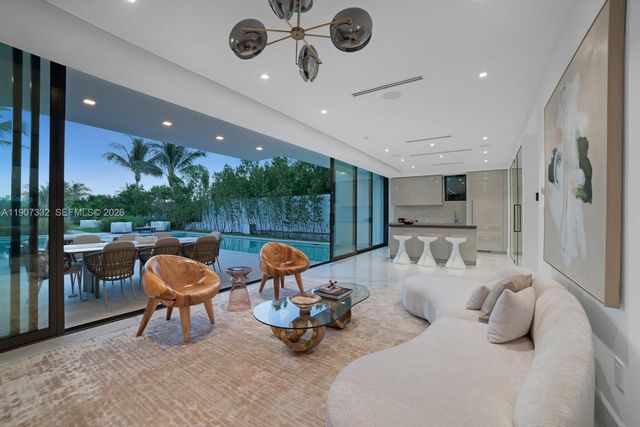 7845 Atlantic Way, Miami Beach, FL 33141