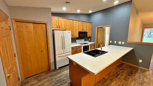 619 Fir Avenue NE, Montgomery, MN 56069