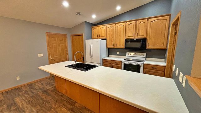 619 Fir Avenue NE, Montgomery, MN 56069