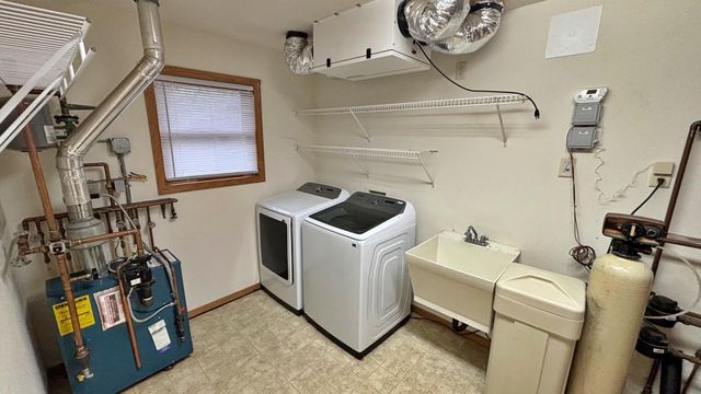 619 Fir Avenue NE, Montgomery, MN 56069