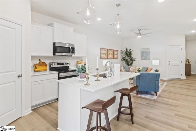 6 Stoneview Way, Taylors, SC 29687