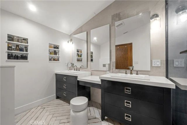 20461 Coulson, Woodland Hills, CA 91367