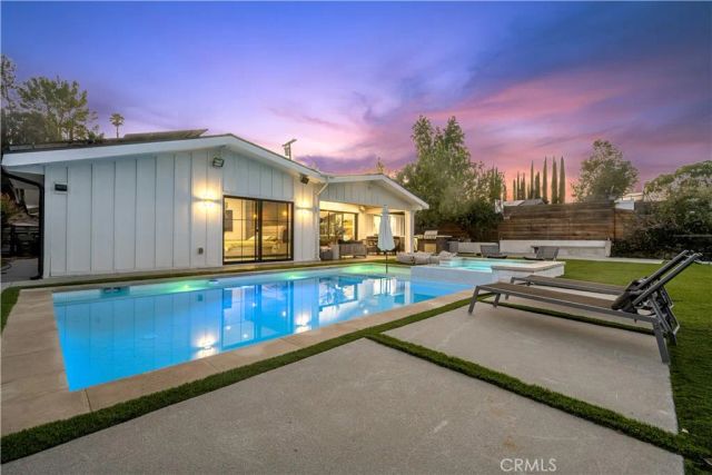 20461 Coulson, Woodland Hills, CA 91367