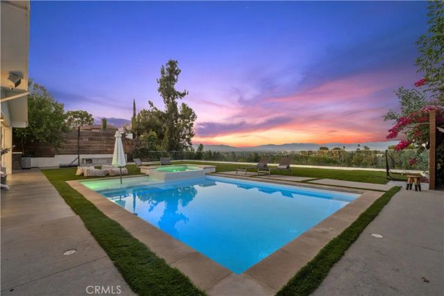20461 Coulson, Woodland Hills, CA 91367