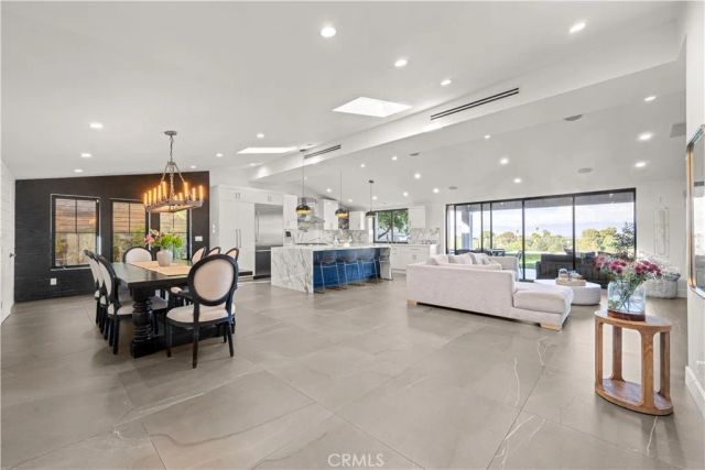 20461 Coulson, Woodland Hills, CA 91367