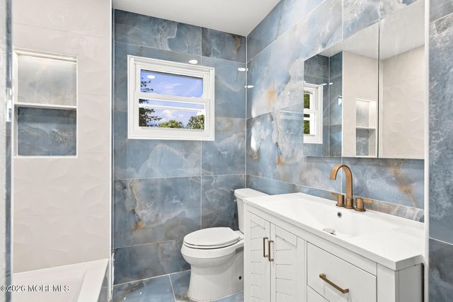 167 Crestview Drive, Middletown, NJ 07748
