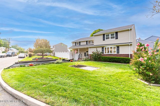 167 Crestview Drive, Middletown, NJ 07748