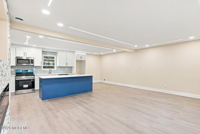 167 Crestview Drive, Middletown, NJ 07748