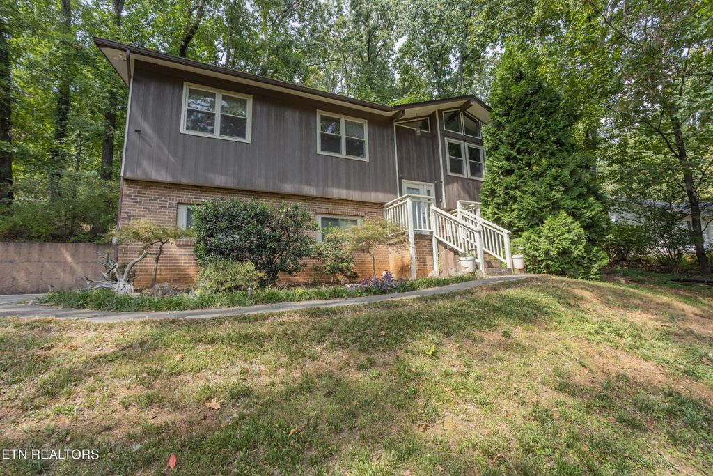 5029 Ridgemont Drive, Knoxville, TN 37918