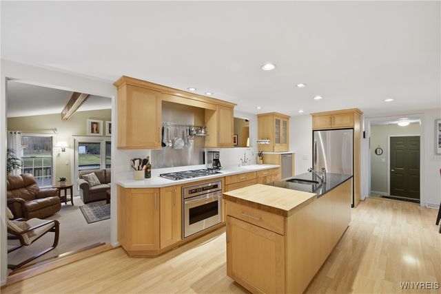 8070 Tonawanda Creek Road, Clarence, NY 14051