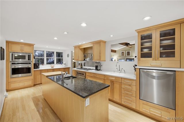 8070 Tonawanda Creek Road, Clarence, NY 14051