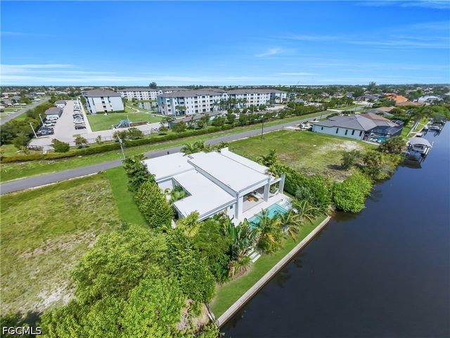 3801 SW 17th PL, Cape Coral, FL 33914