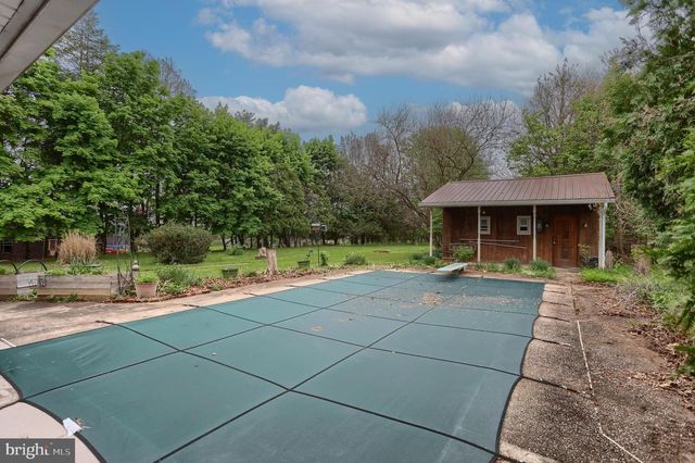 1022 E LISBURN ROAD, Mechanicsburg, PA 17055