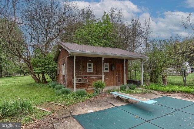 1022 E LISBURN ROAD, Mechanicsburg, PA 17055