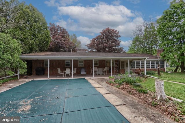 1022 E LISBURN ROAD, Mechanicsburg, PA 17055