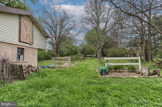 1022 E LISBURN ROAD, Mechanicsburg, PA 17055