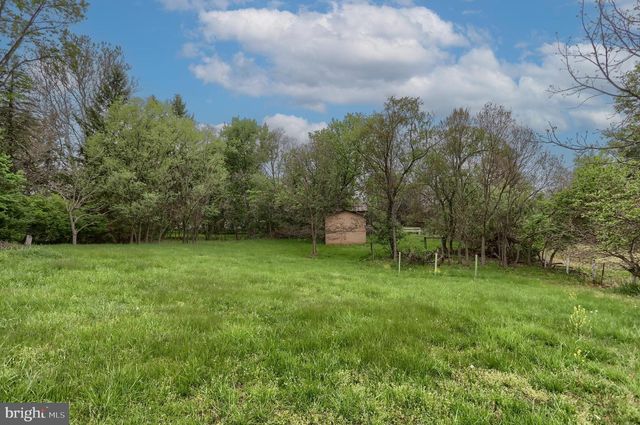 1022 E LISBURN ROAD, Mechanicsburg, PA 17055