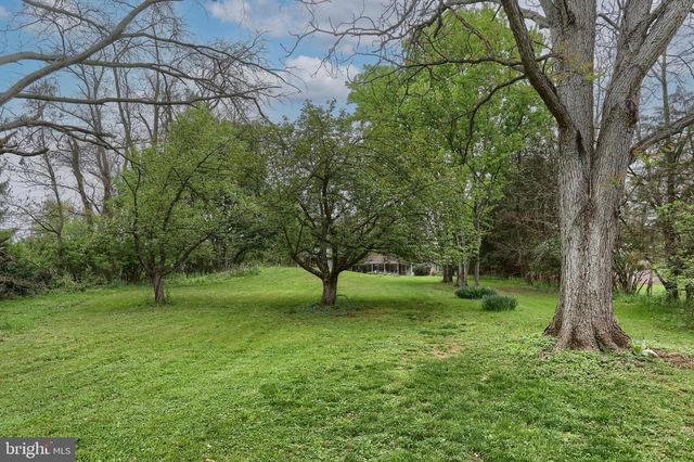 1022 E LISBURN ROAD, Mechanicsburg, PA 17055