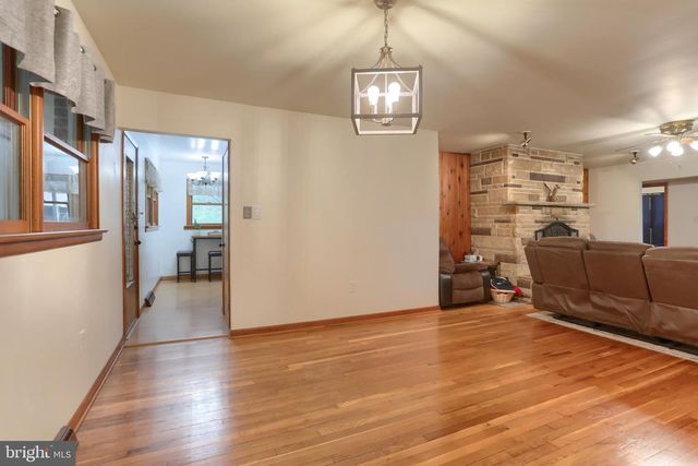 1022 E LISBURN ROAD, Mechanicsburg, PA 17055